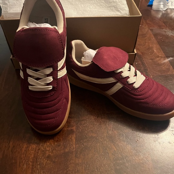 NEW Steve Madden Madrid Maroon Sneakers | Burgundy & White | Size 7.5 - Picture 3 of 7
